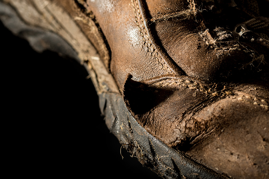 Productfotografie van gebruikte wandelschoenen