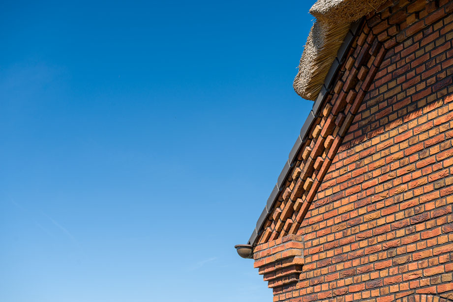 Detail foto van een gerenoveerde woonboerderij in Schaijk op een zonnige dag